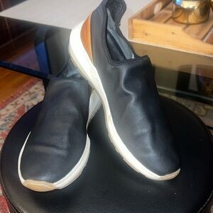 Vince Marlon leather slip on shoes, size38/8  soft leather.